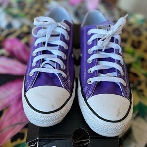 SOLD Low Top Purple Converse